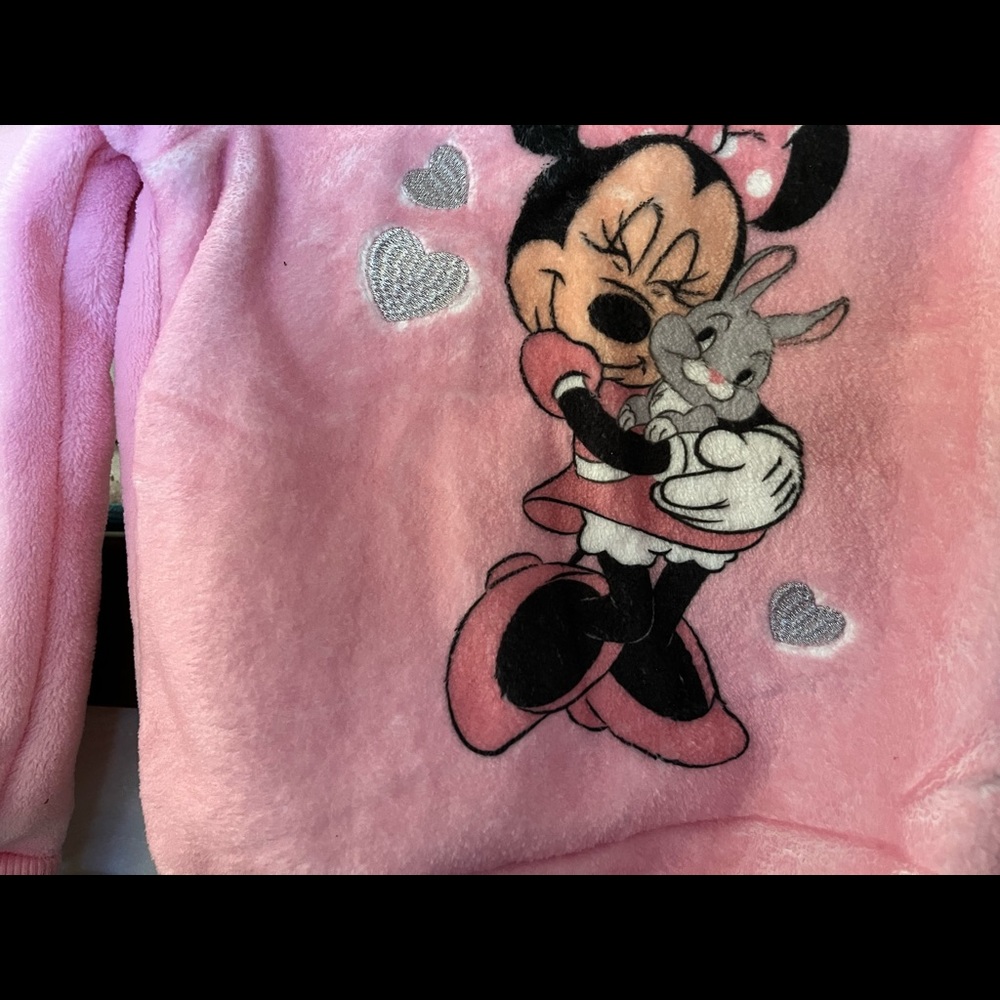 Kids Minnie Disney outfitt:) pink Long sleeve minnie top and light gray leggings